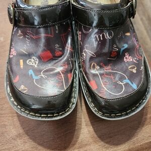 Stylish Womens Shoes with Colorful Heart Design